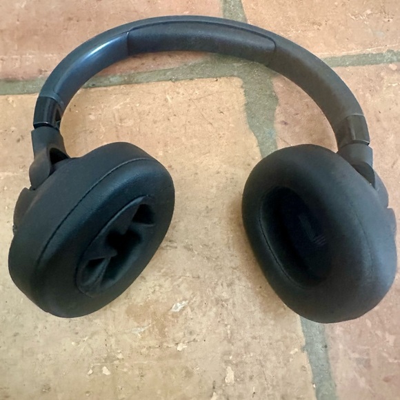 JBL Tune 720BT Wireless Bluetooth Over-Ear Headphones - FREE W/ PURCHASE - Picture 4 of 4